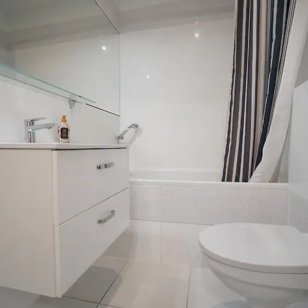 Dubois 7-2 Pk 50 M2 Apartament Blisko Rynku 아파트